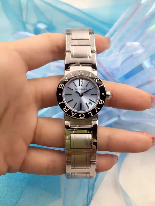 ブルガリ時計正面デザイン